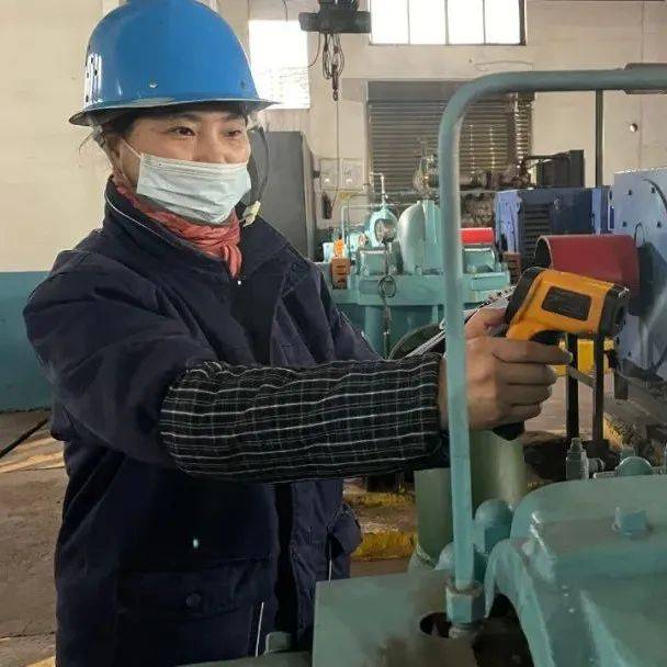中国革命中的巾帼英雄传奇