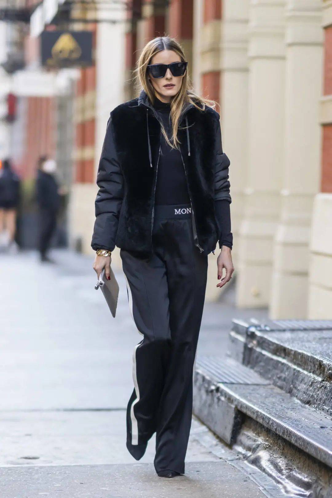 Gene@ 给朱莉的珍珠项链Look跪了,Baby和宋祖儿撞衫谁更美?!开开与新男友浪漫约会【海报街拍】