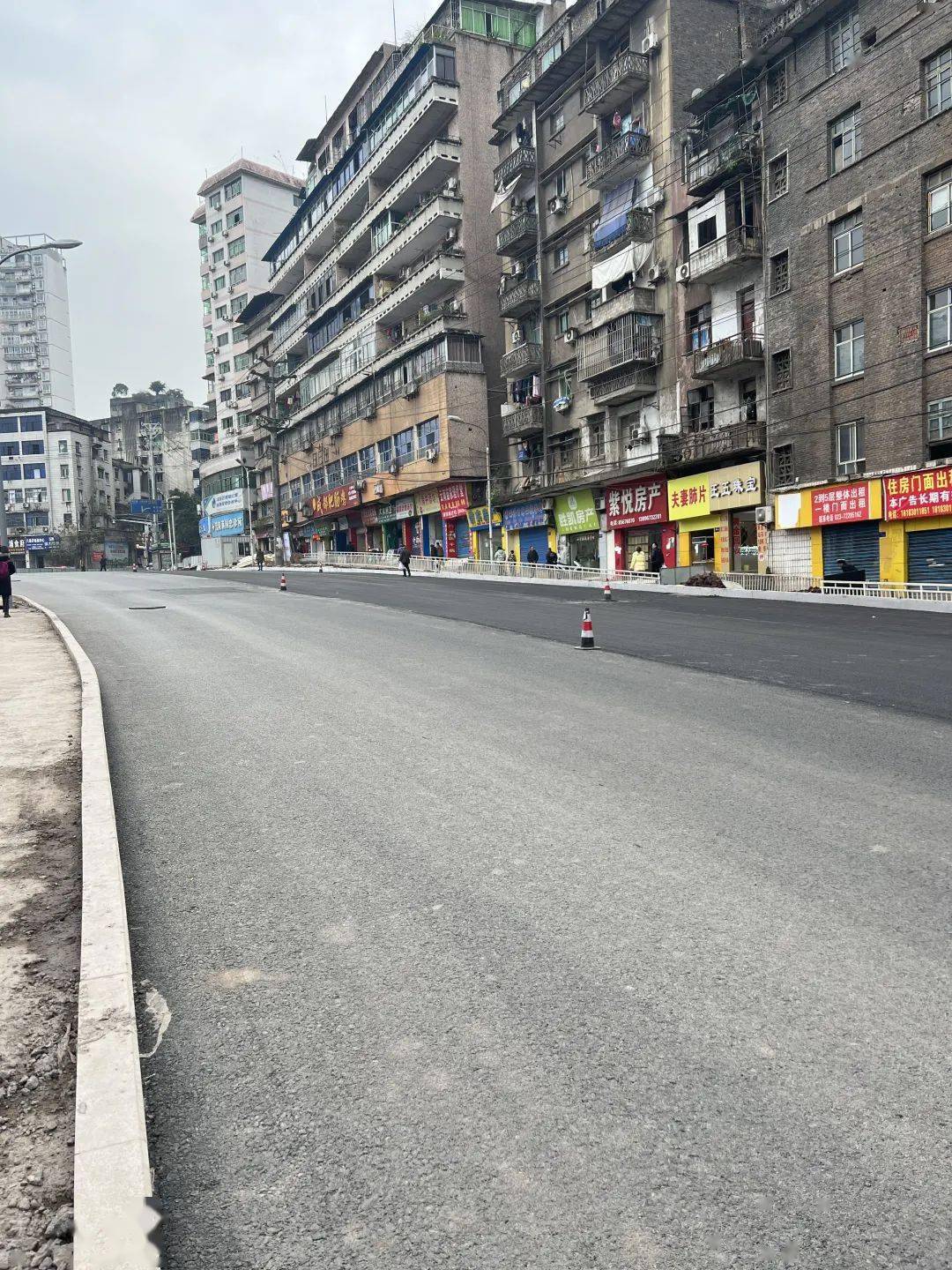 现场实拍图来了涪陵老城区道路迎来双向四车道时代