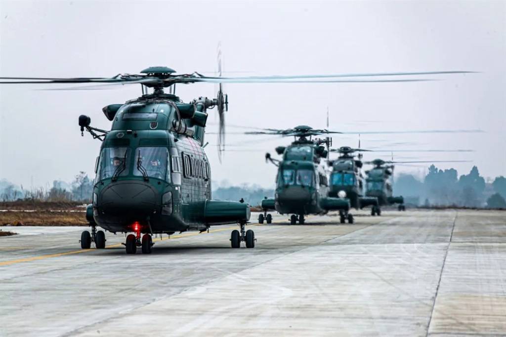 武警部队官宣列装直-20,与直-8g编队协同训练画面曝光_官方_运输直升