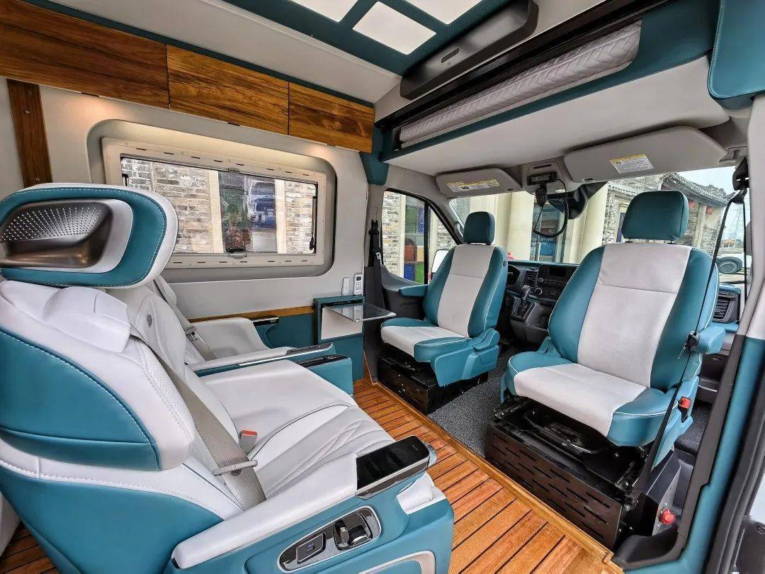 重塑越野标杆丨旅美速腾福特f350路航者四驱越野商旅房车的多用途秘诀