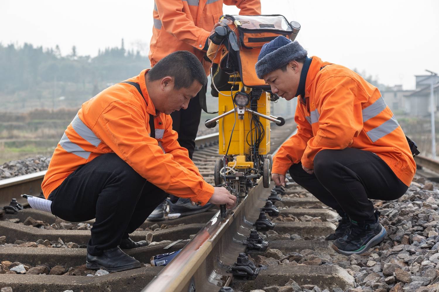 交广会客厅|深山里的钢轨"神探"_探伤_仪器_肖顺杰