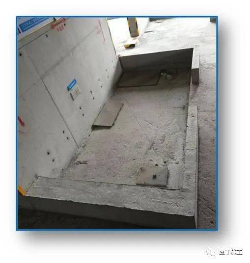 卫生间上反梁模板采用方管做背楞,模板采用u型卡固定,端口采用企口式