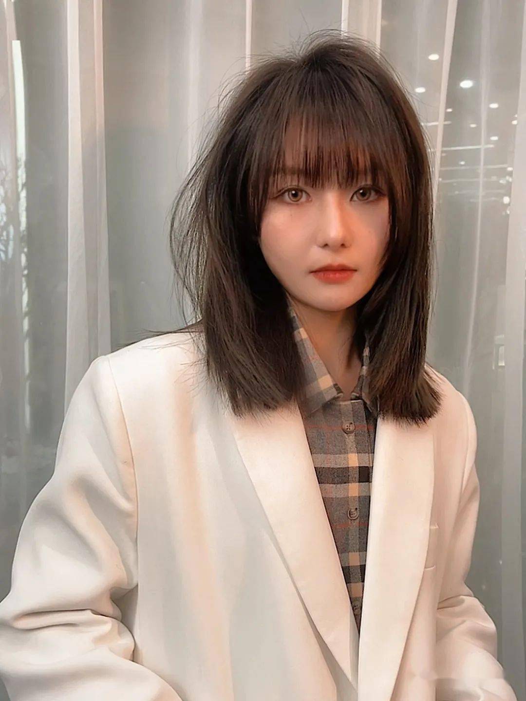 摩擦很容易变得很蓬松如果是头发长度刚刚齐肩的发型配上半透明空气刘