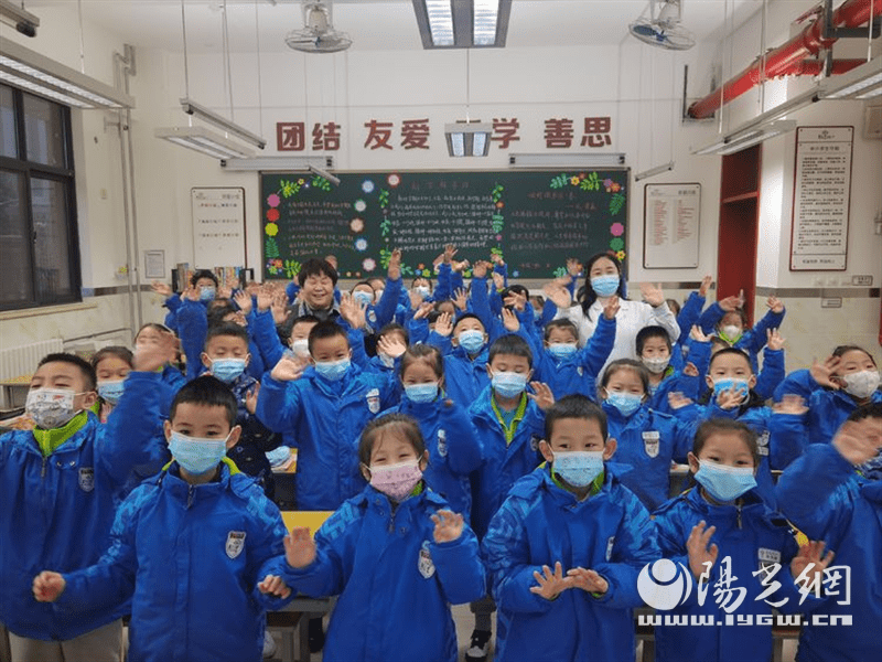 希望的季节唱响春天的旋律一一大雁塔小学雁南分校举行新学期开学典礼