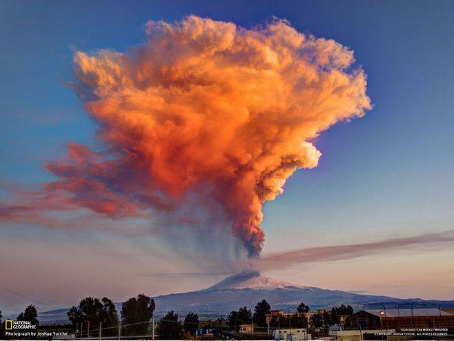 埃特納火山噴發的煙柱 圖片來源:國家地理據歐聯網援引歐聯通訊社報道