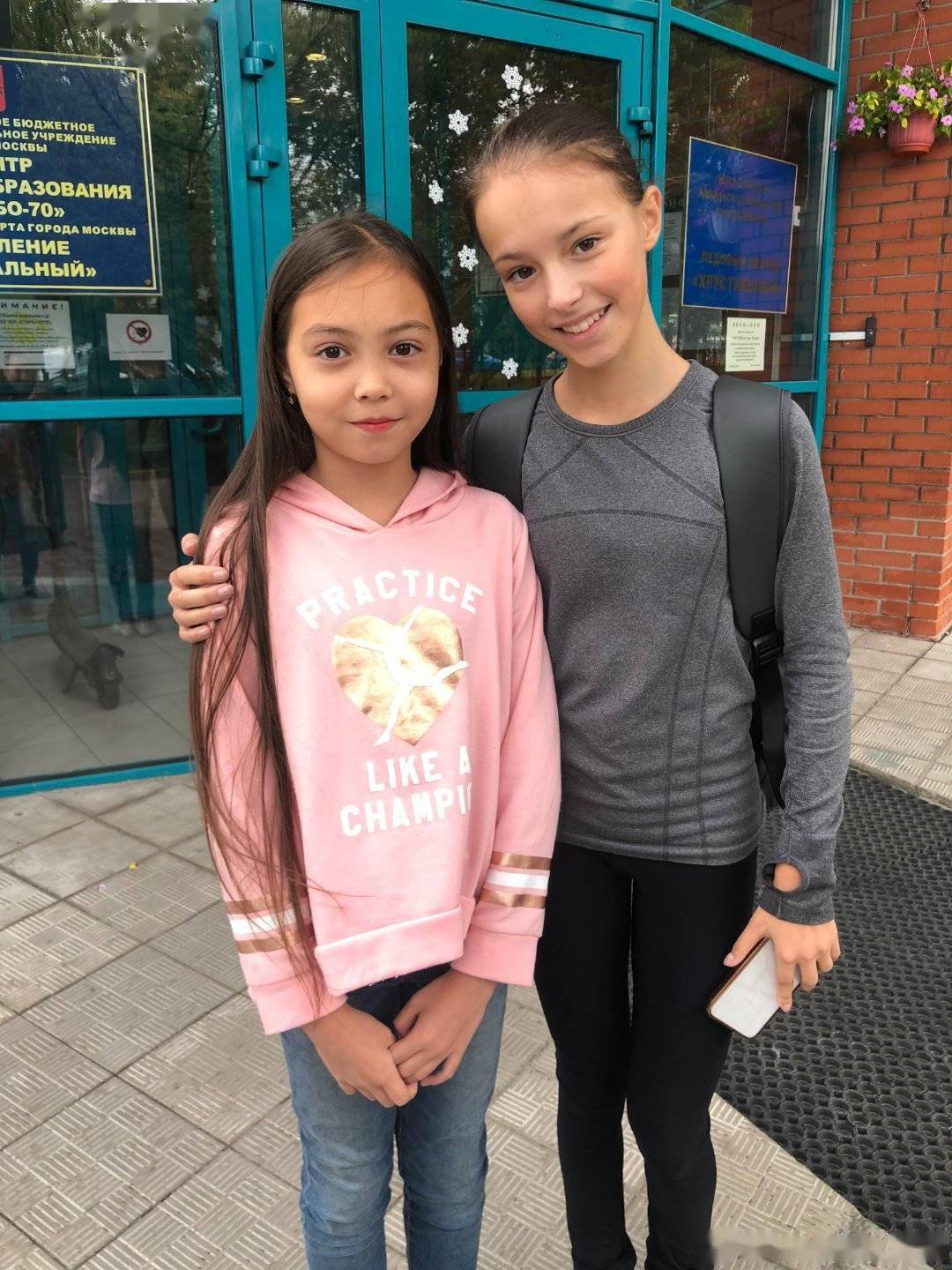 中国花滑女神混血女儿晒照:合影小千金 莎莎_安娜_陈露_特鲁索娃