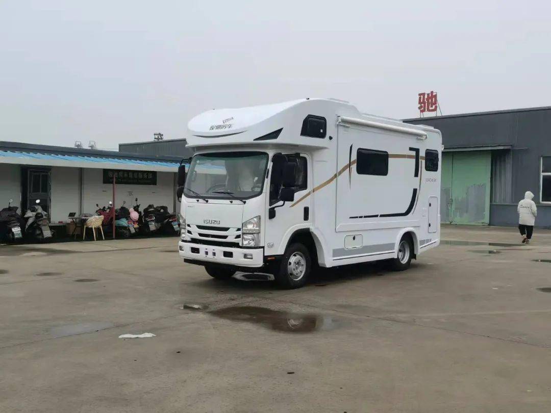 骏驰房车五十铃平头轻卡双拓展设计释放超大舒适空间