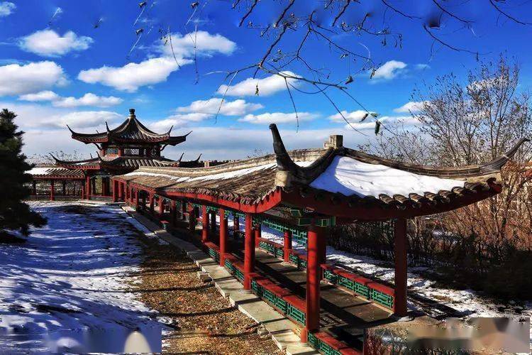 吴恩举《鲅鱼圈青龙山公园》▲吴恩举《鲅鱼圈青龙山公园》▲杨斥光