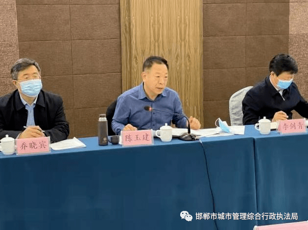 深入项目现场实地查看产品使用情况,市城管执法局党组书记,局长陈玉建