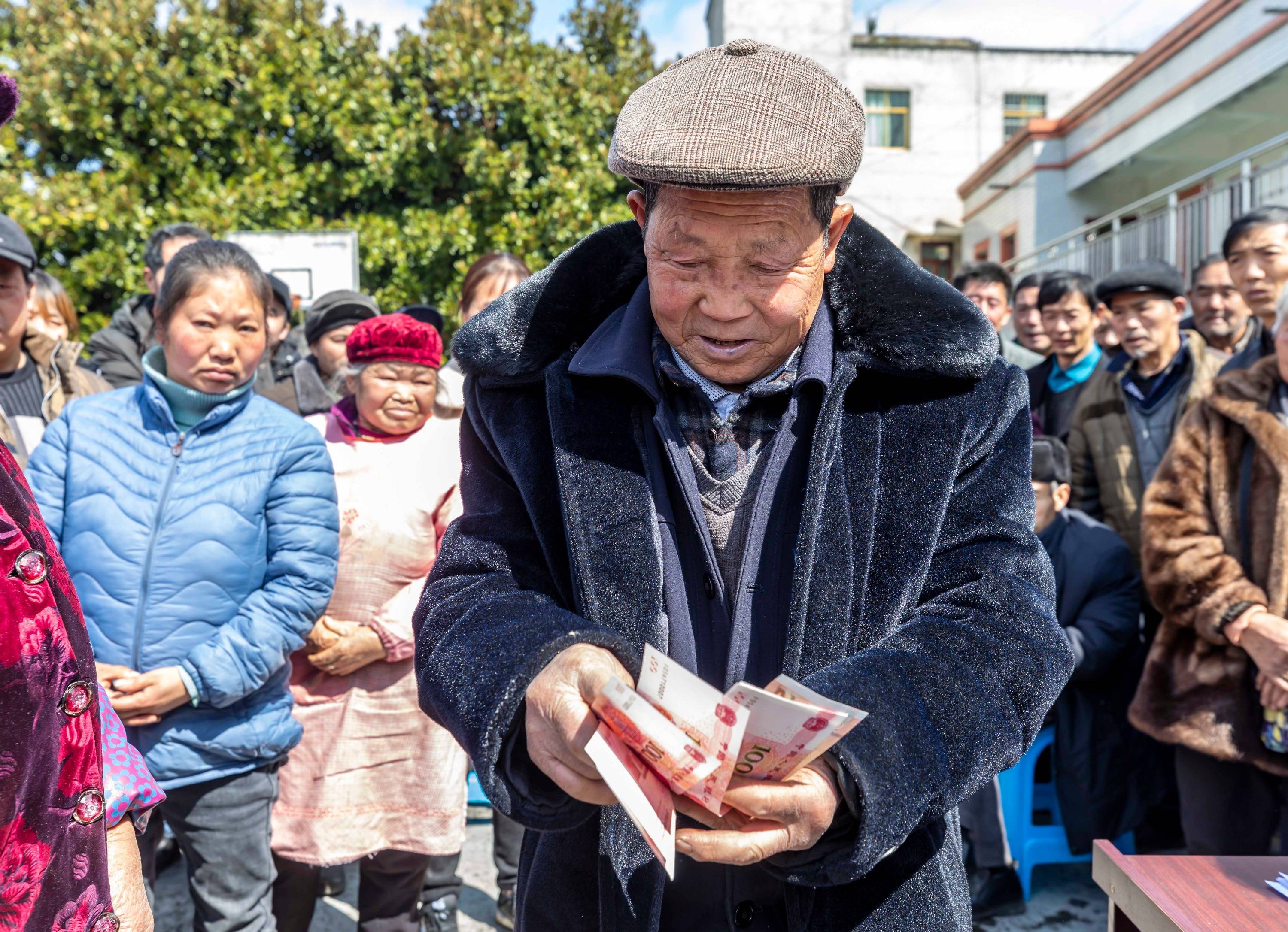 农民工领钱图片图片