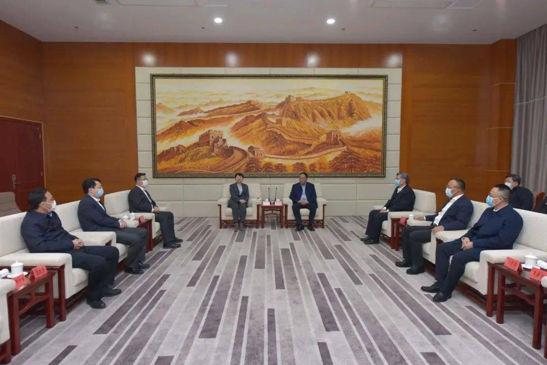 区领导与天津建工集团党委书记,总经理李小峰一行座谈并见证协议签署