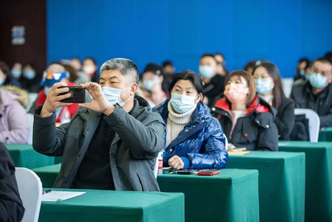 委书记王作鑫西岗区团委书记温鑫以及中山区团委书记王晓辉市群团组织