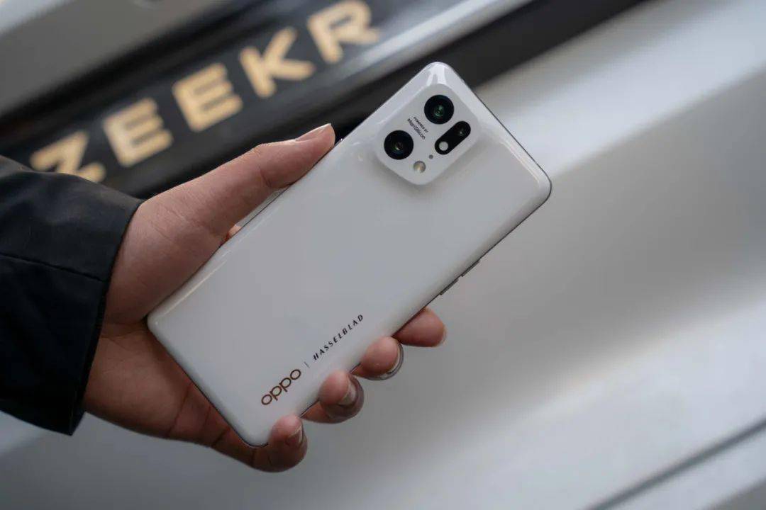 绿厂刚刚发布的这款新机，居然也找了哈苏。。。