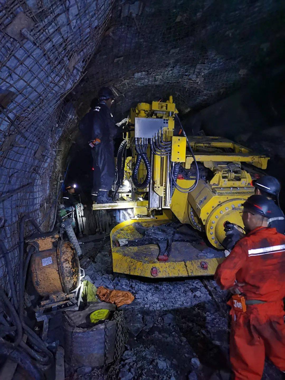 煤矿开采难徐工机甲兽来帮忙