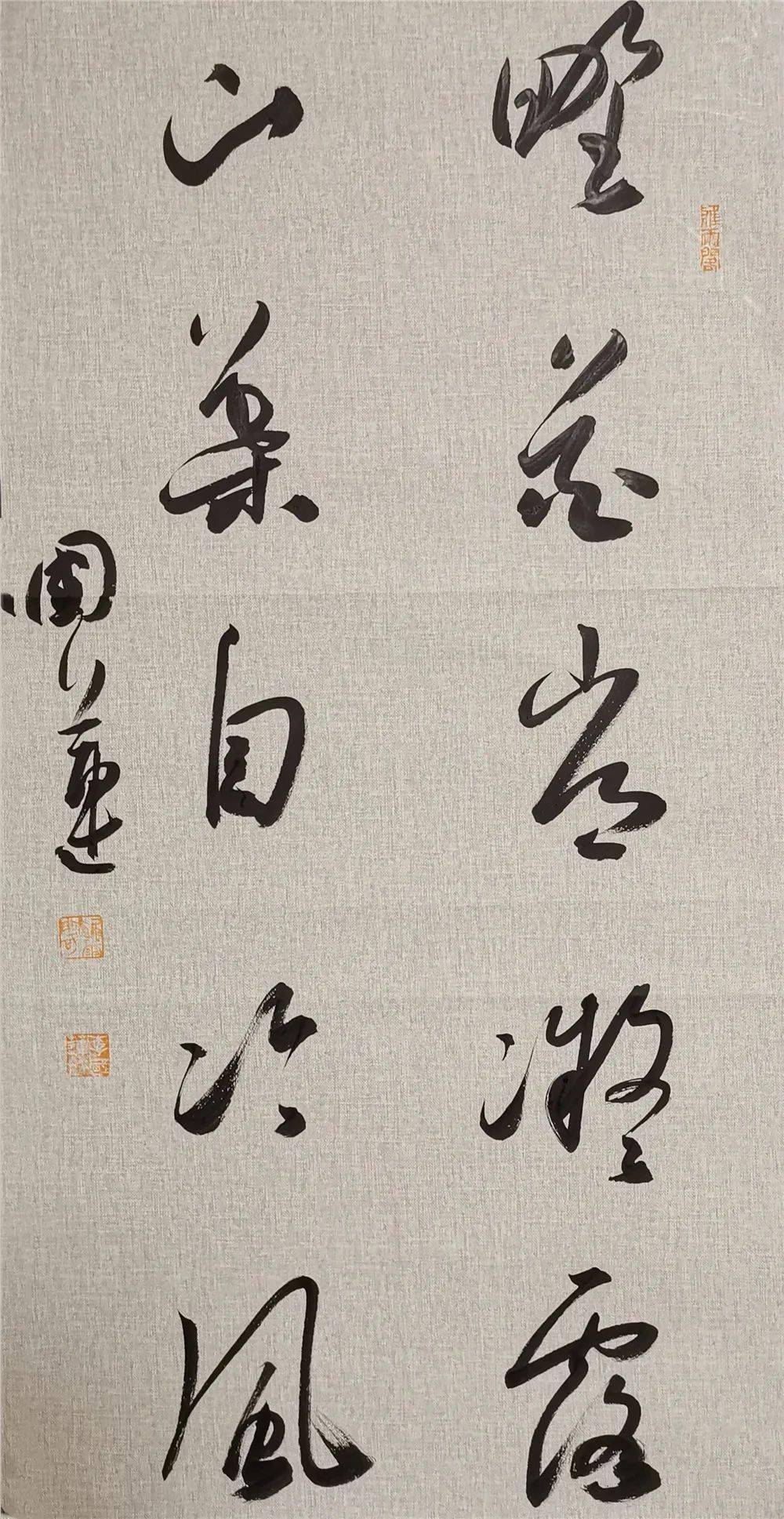 杨丽华1973年9月生于绵阳, 现为中国书法家协会会员,深圳书协会员