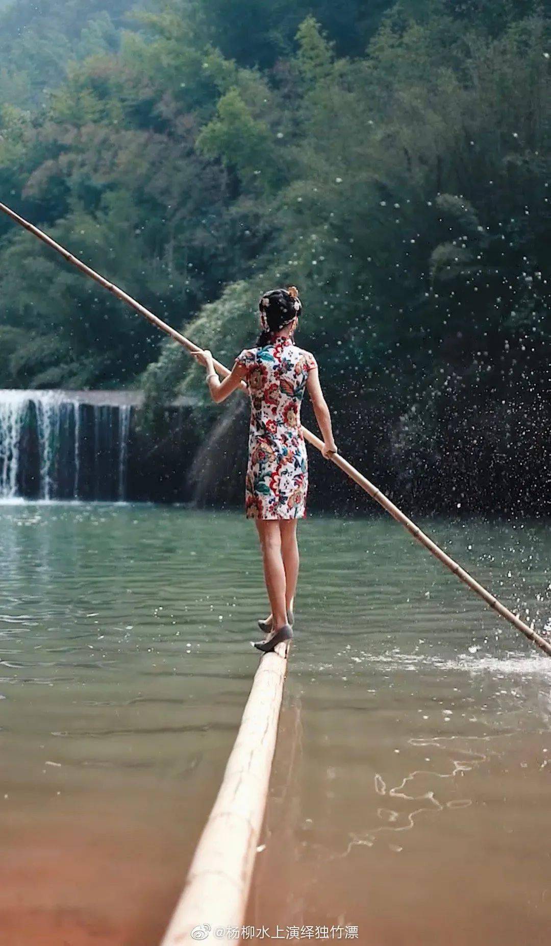 神功再现江湖贵州女孩独竹漂闻名世界中国功夫厉害