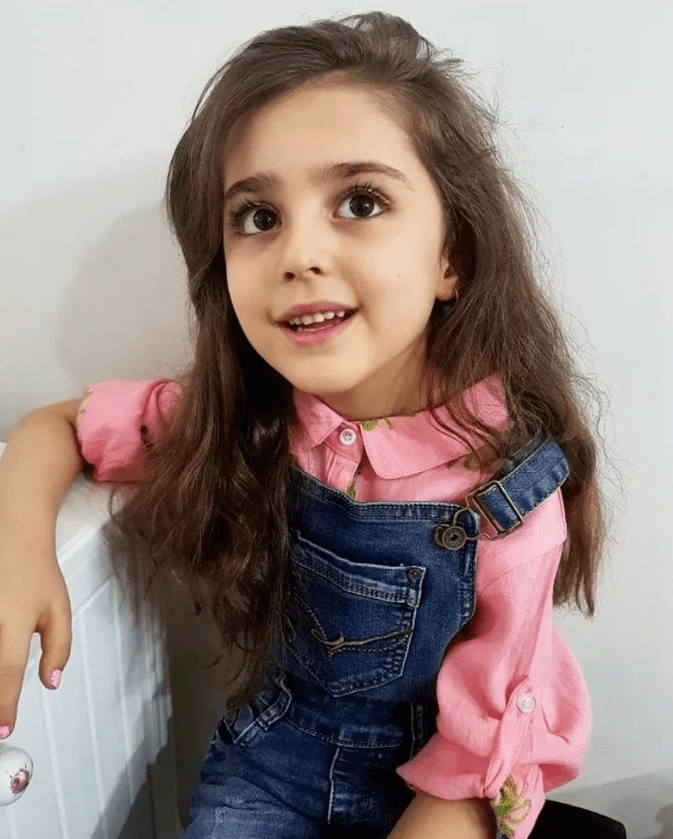 伊朗11岁女孩被称全球最美因太美父亲辞职做贴身保镖网友这就是别人家