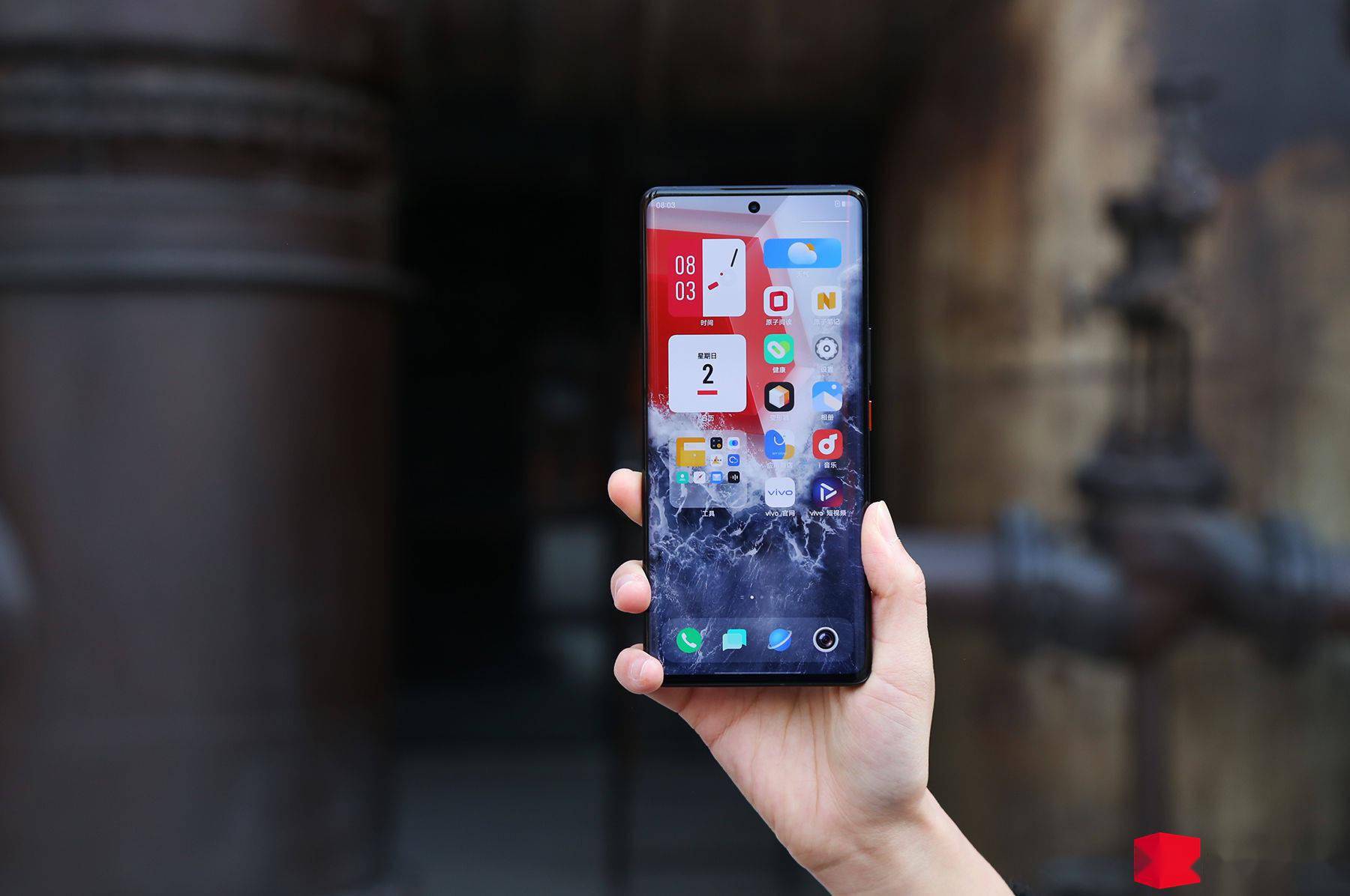 iQOO 9 Pro 赛道版图赏：全新芳纶纤维材质 3D 后盖，好看还舒服