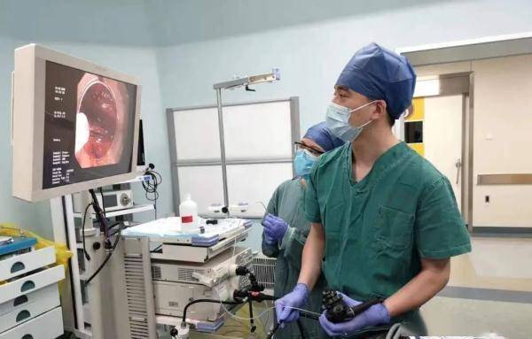 检查|对自己下“狠手”！杭州这位医生给自己做胃肠镜，背后原因让人起敬