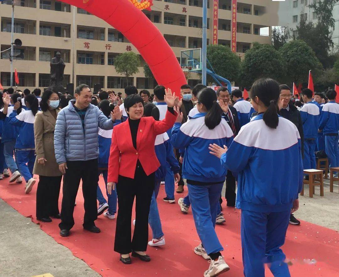 "十八而志,成人成才"——电白中学举行高三学生成人仪式暨高考百日