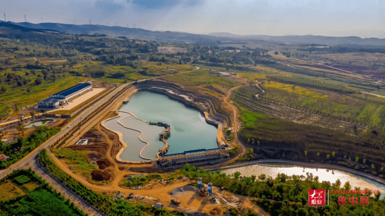 淄川区西河镇明理胡同读文件增产增收有信心