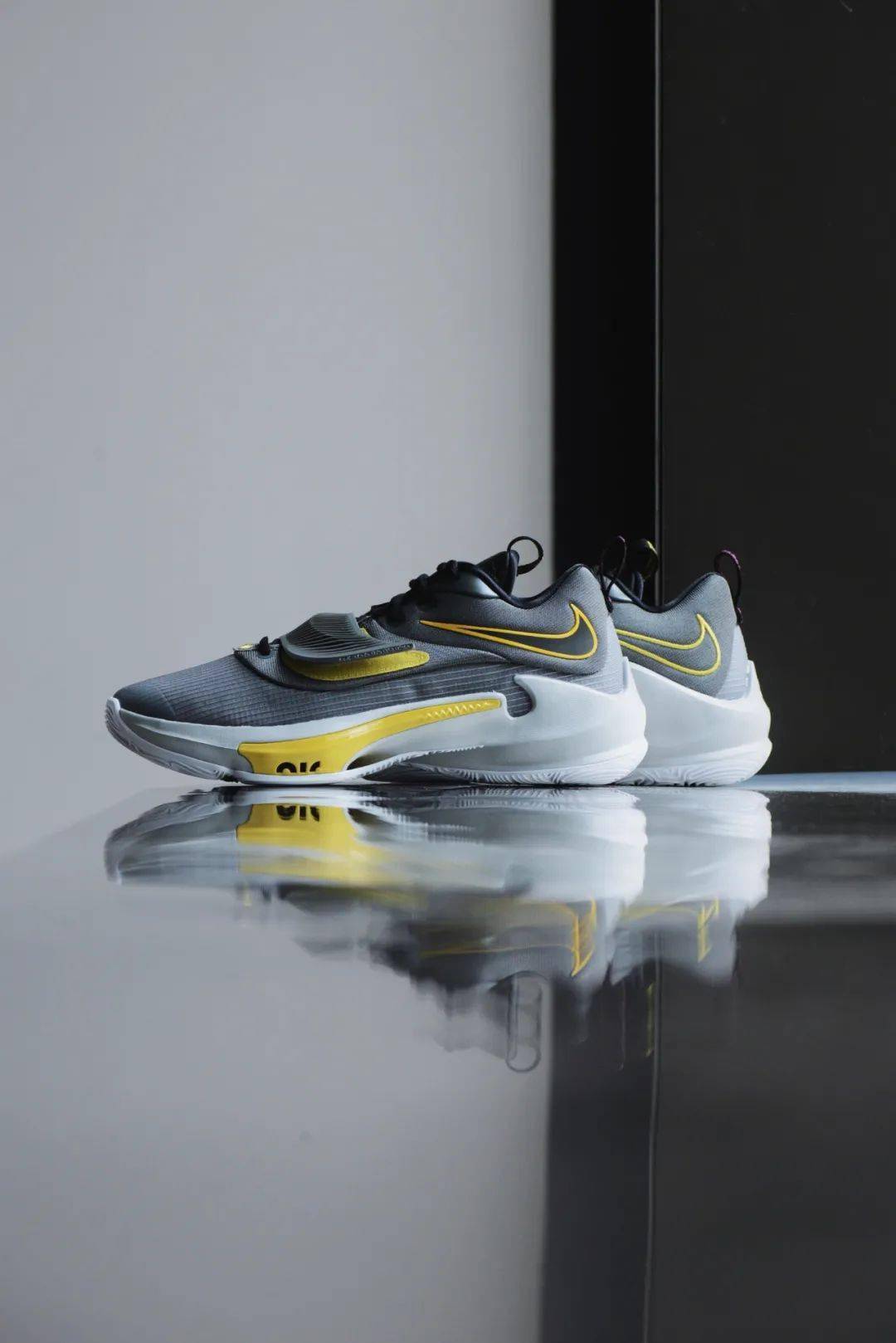 SOAR 限量发售｜NIKE ZOOM FREAK 3 EP “LOW BATTERY”_搜狐网