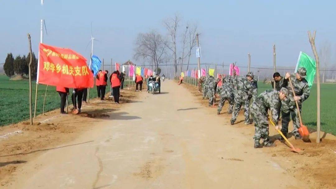 叶县邓李乡春来植树忙乡村披绿装