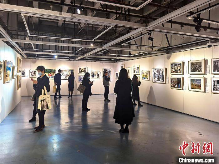 阿利纳里|75位意大利著名摄影师作品亮相重庆 展示百余年历史变迁