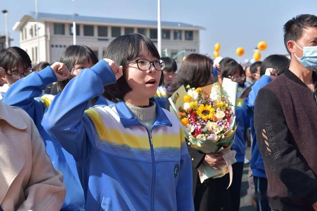 永定一中举行2022届高考百日誓师大会暨成人礼仪式