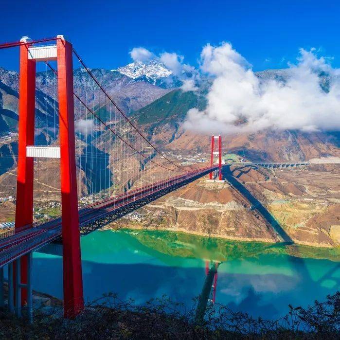 川藏铁路大渡河桥图片