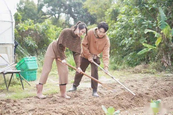 奉旨谈情陆浩明孖女友陈诗欣野外下厨晒恩爱