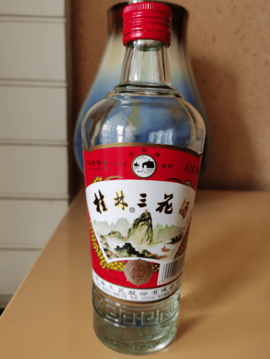 張弓酒東西南北中,好酒在張弓.