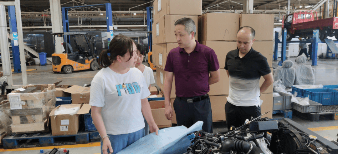 合川区"三江英才"北汽瑞翔汽车有限公司研发中心总经理王国栋在车间