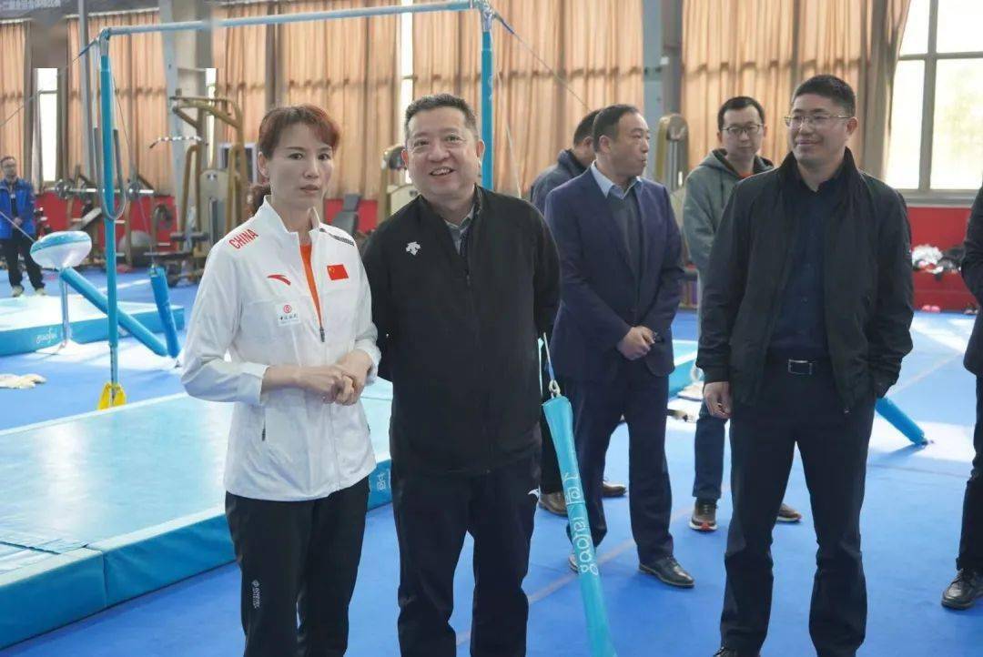 缪主任向几个重点队员了解训练和备战情况;和国家队教练徐惊雷了解