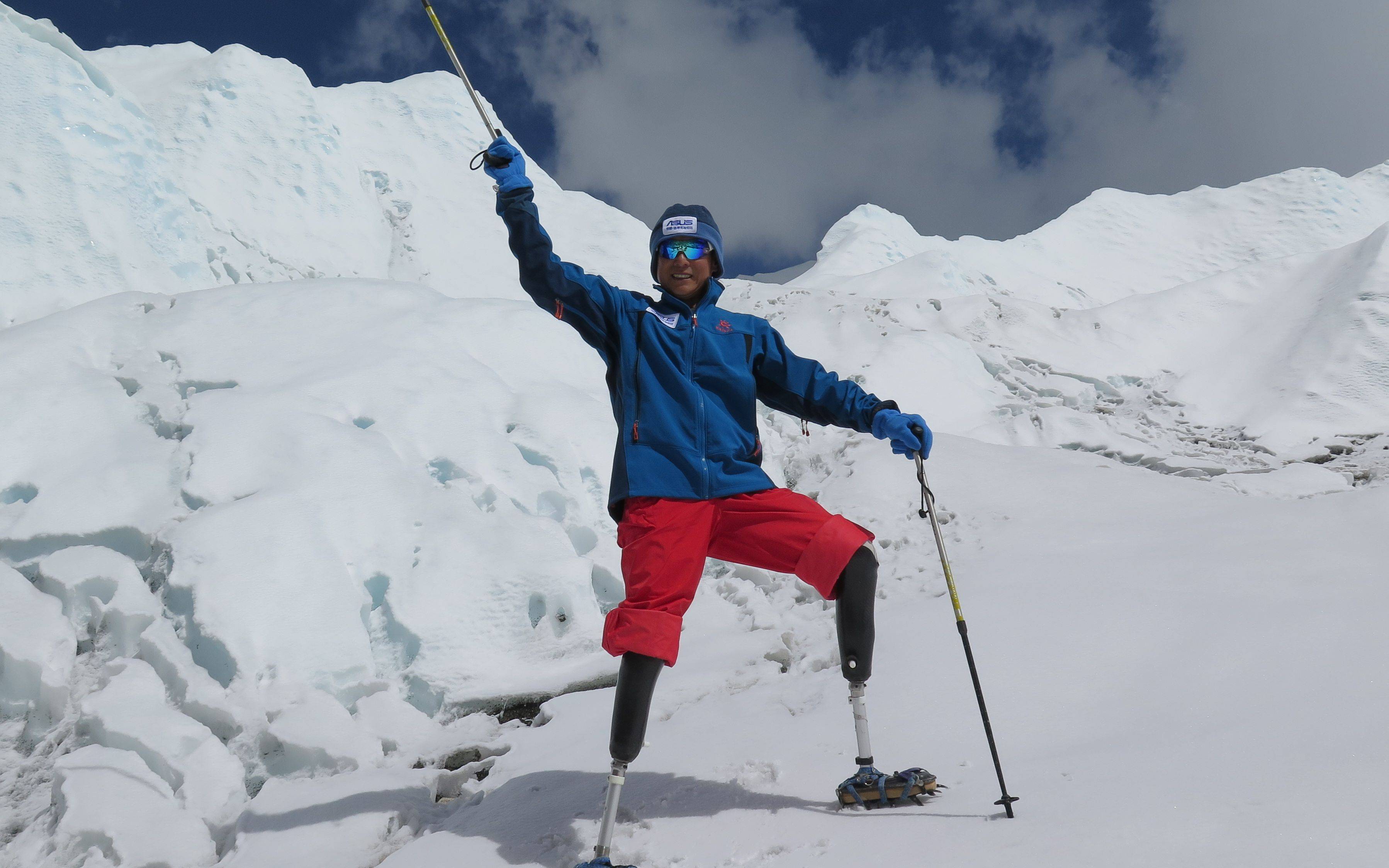 双脚|火炬手夏伯渝：曾佩戴假肢登顶珠峰，下一个目标是南北极