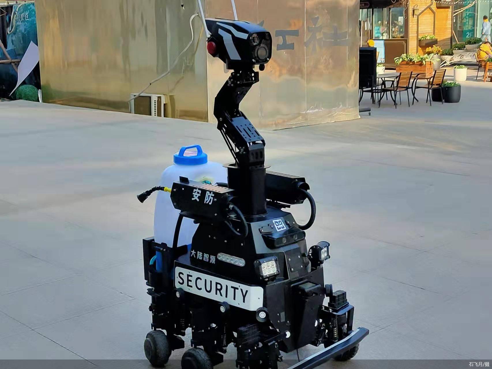 服务机器人助力冬奥：安防巡检专业称职，泡茶咖啡不在话下，炒菜煮饭信手拈来…