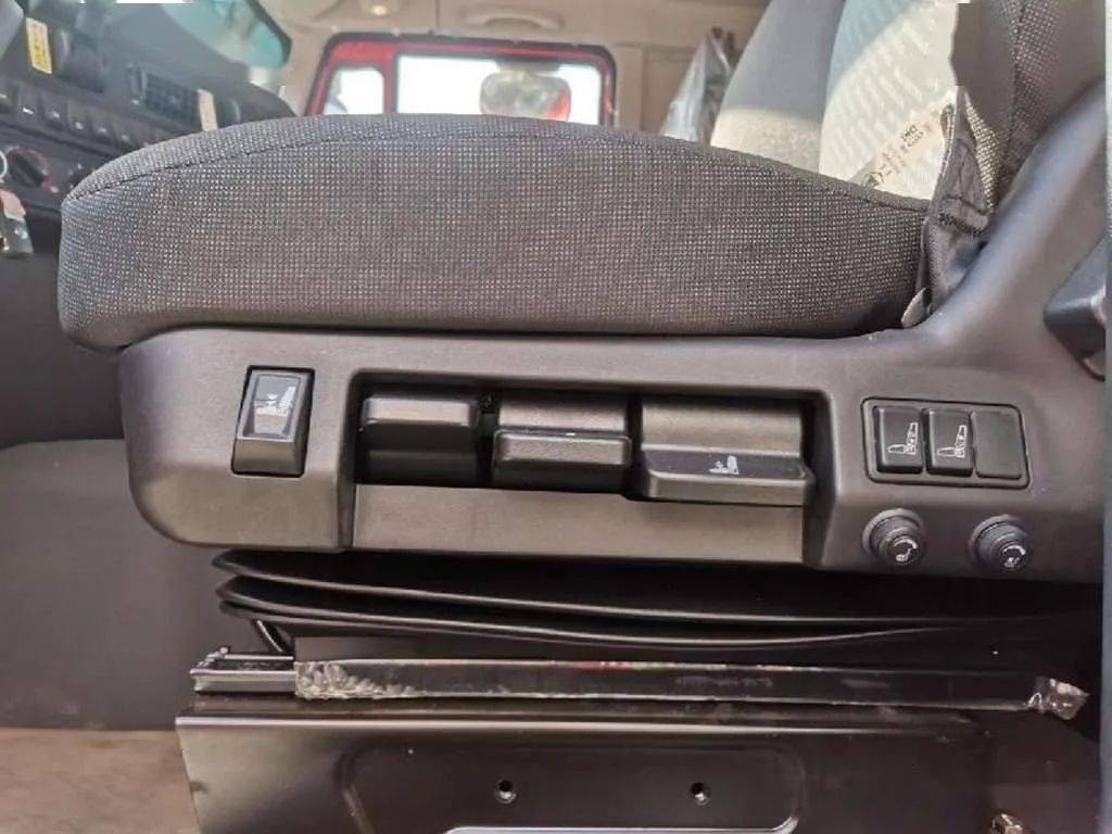 少吃多干的平头哥红岩杰狮m500牵引车