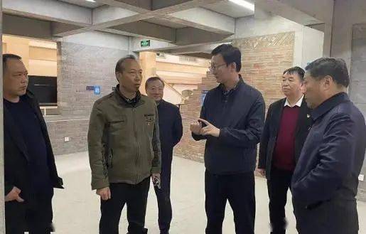 夏邑县长李昊带领孔祖中专领导到河南一高校洽谈业务合作工作