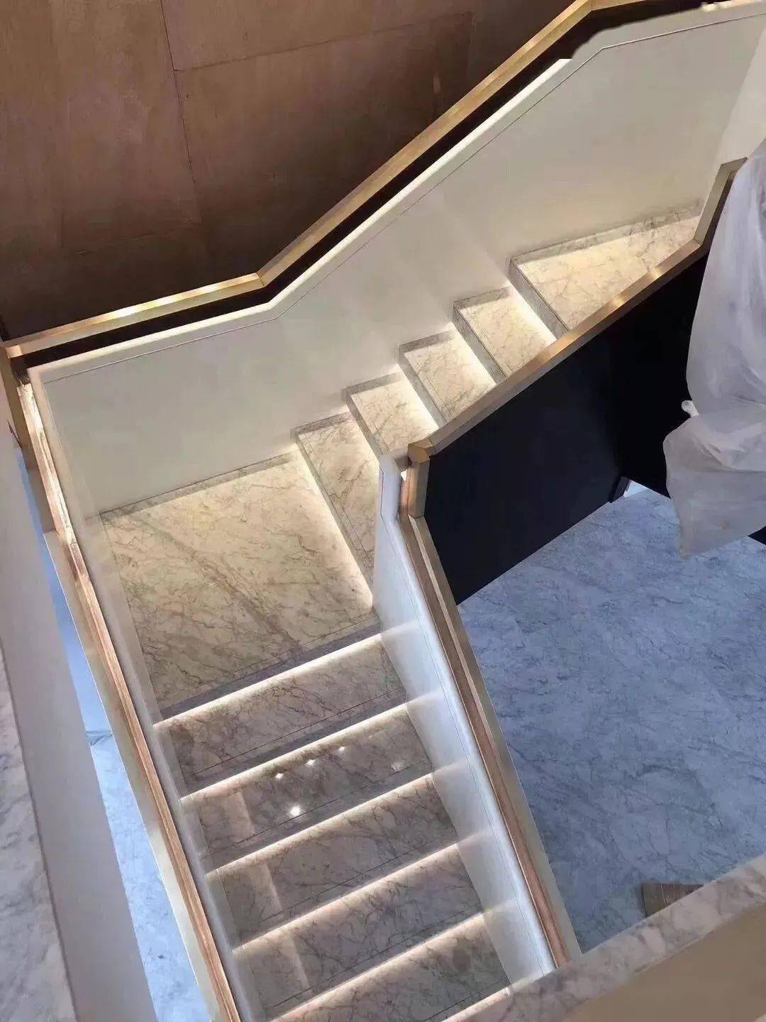 这些造型的楼梯,不建议用岩板_大理石_直角_双边