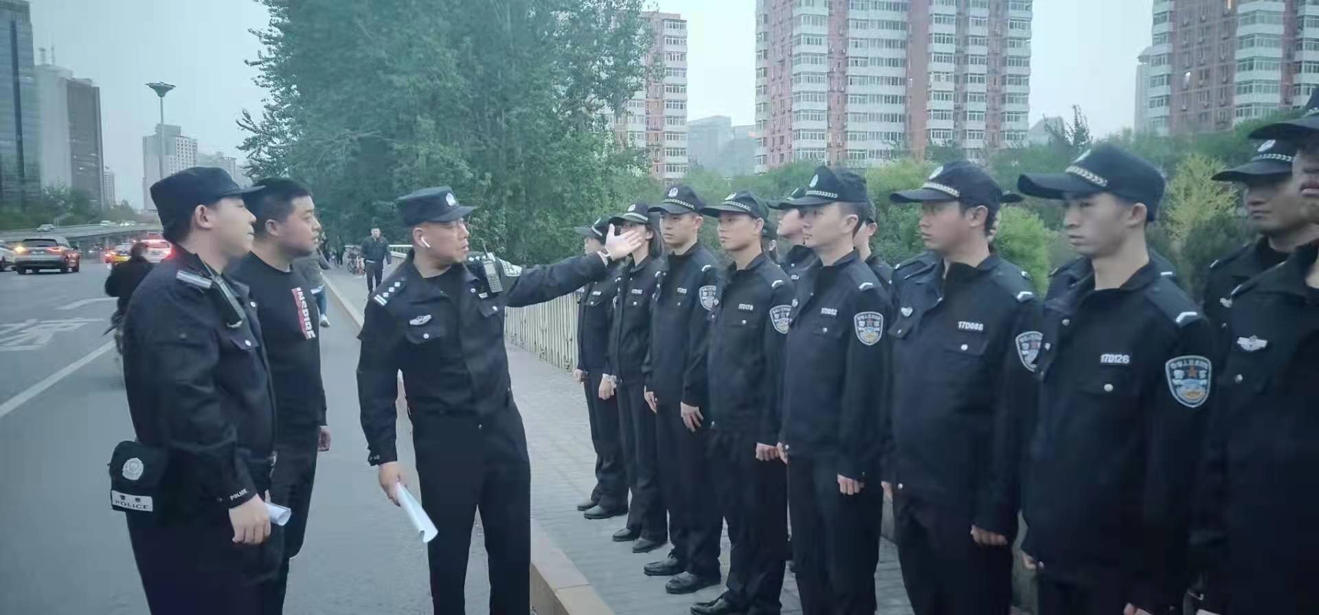 家门口|北京一家三代警察服务冬奥：孙子场馆外执勤，爷爷家门口做志愿者