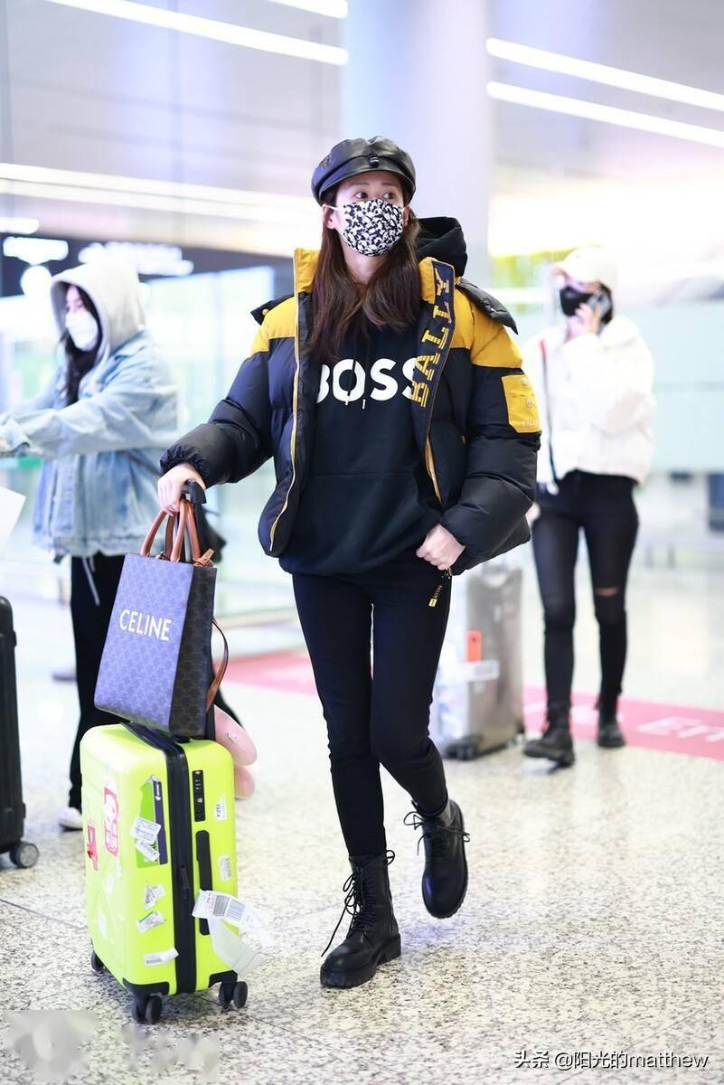 2022年3月7日,上海,颖儿机场街拍.