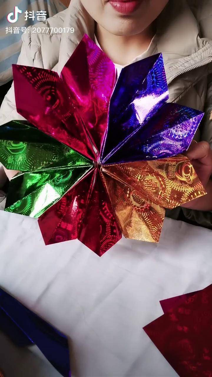 手工折纸 纯手工打造 五彩莲花盘的折法