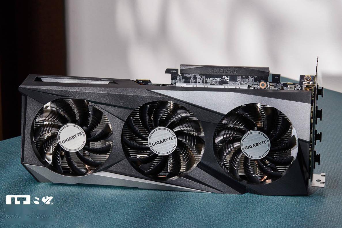 【IT之家开箱】技嘉 GeForce RTX 3050 GAMING OC 魔鹰 8G 图赏