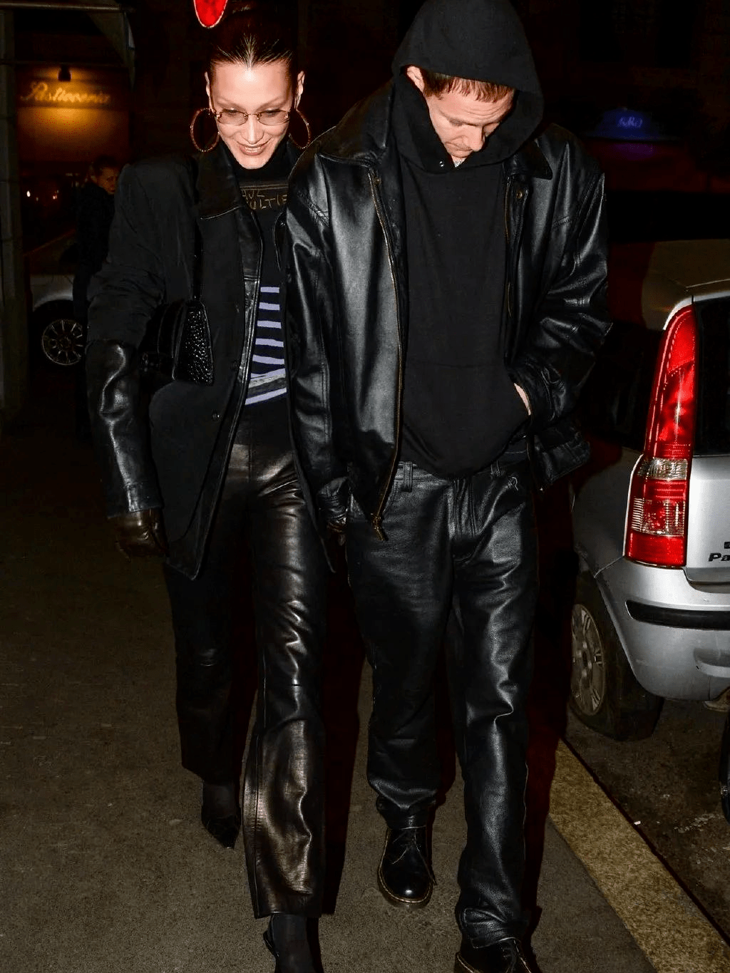 服装下周穿什么 | Bella Hadid带男友在时装周溜达，我却爱上她的短上衣