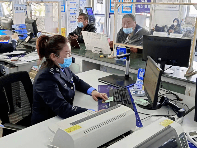 为人|【节日】给最美的警花！