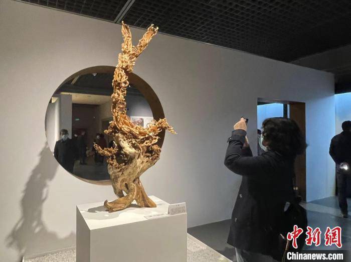 传播|浙江“守艺人”复刻四大名著“名场面” 用木雕传播文化