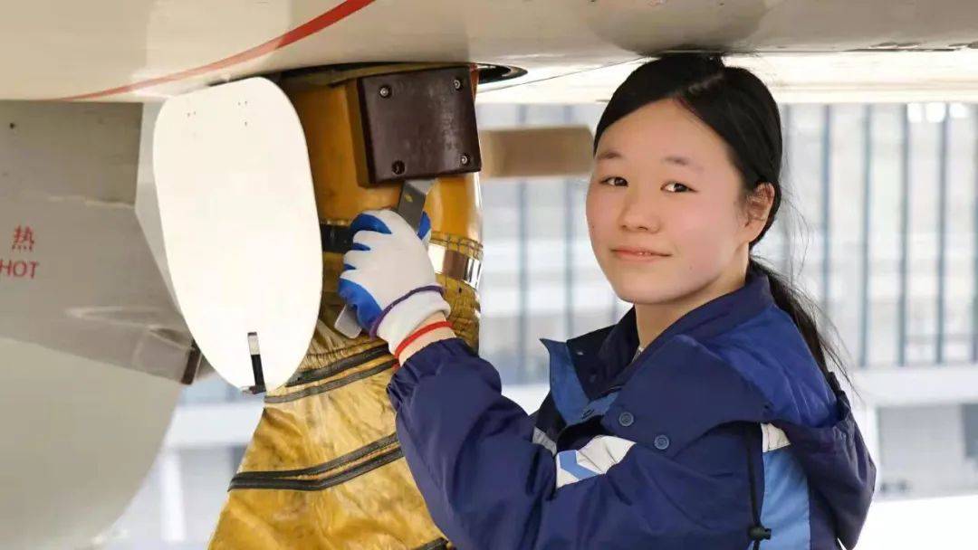 女维修员她在桂林修飞机