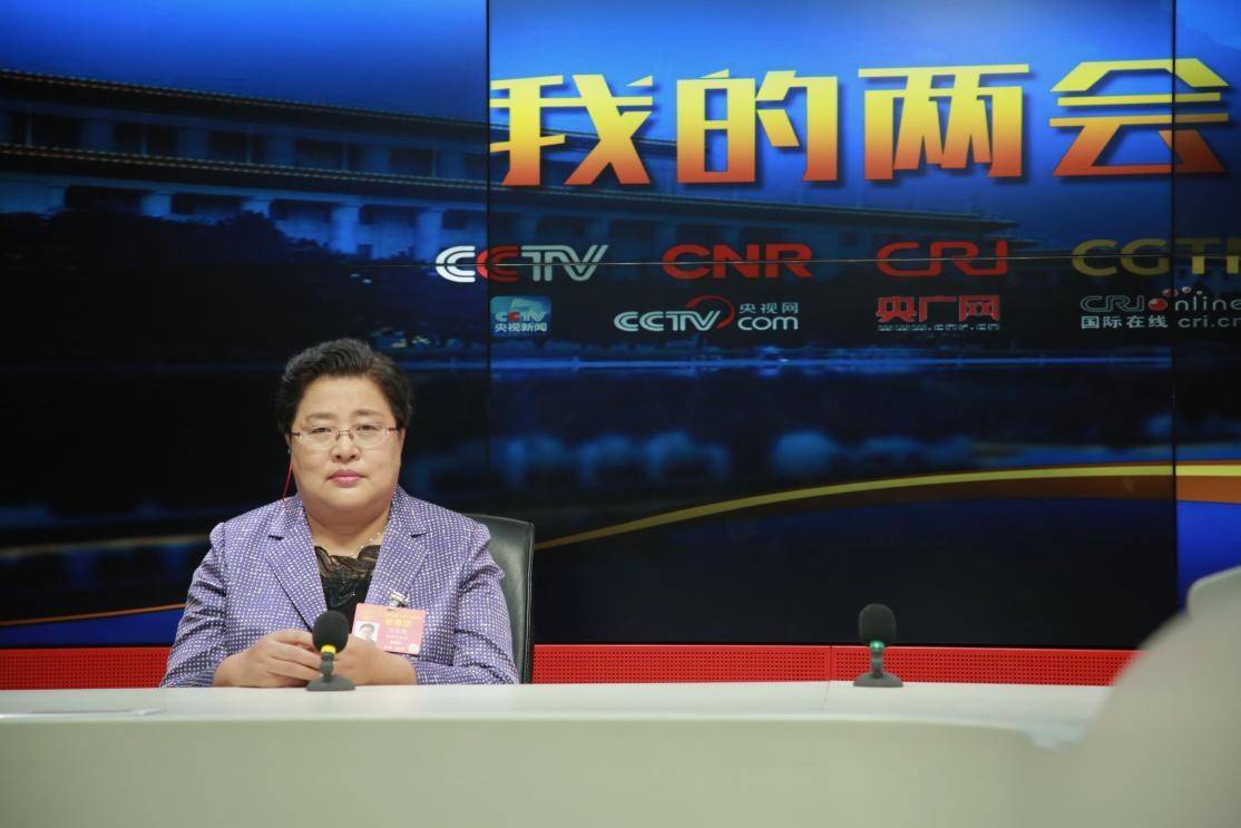 2018年,张宝艳首次当选全国人大代表.