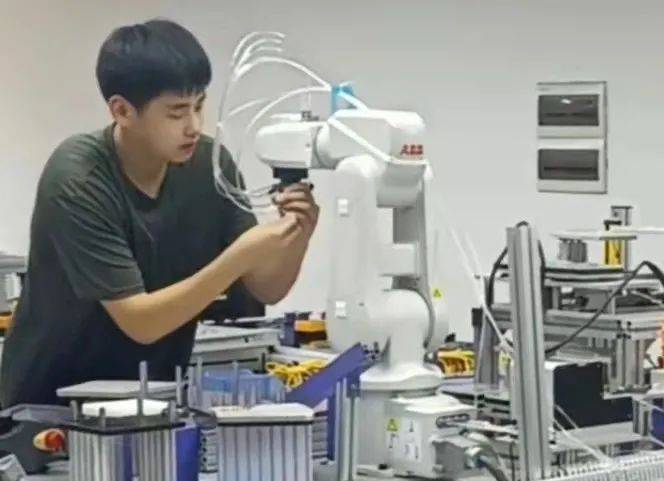 市赛第一、省赛一等奖，深圳三职校加快智能制造专业群建设